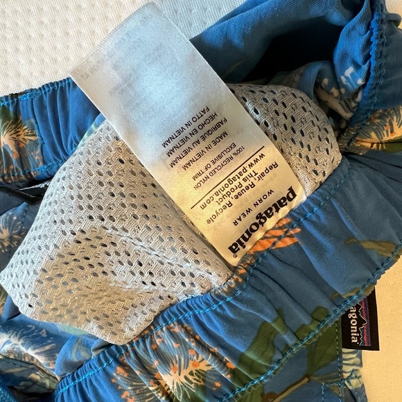 Patagonia Barely Baggies 2.5” Women's Shorts - Picture 4 of 6